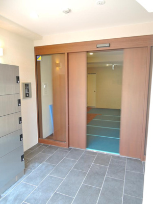 【エントランス】 | コーラルポワント難波WEST | 落ち着いたエントランスです