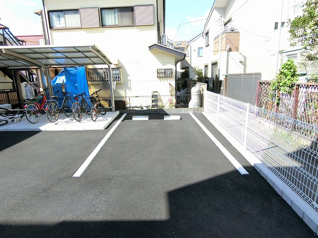 エクセルメゾンの駐車場