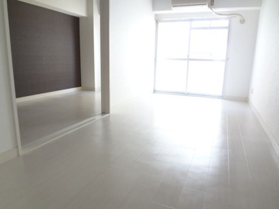 【居間・リビング】 | トウセン本町橋ビル