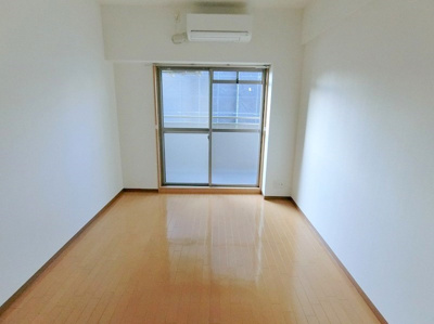 【居間・リビング】 | エスリード同心第5 | ゆったり過ごせる居間です