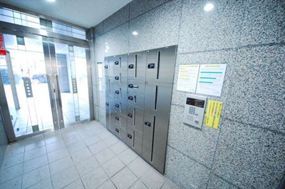 【エントランス】 | ソレアードトレスなんばWEST