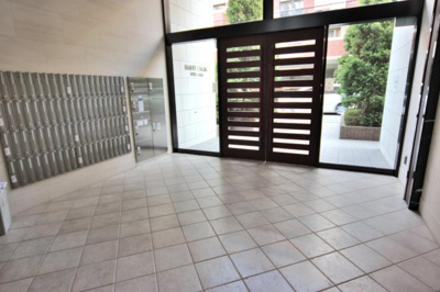 【ロビー】 | サムティ梅田インターコア | ゆとりのあるロビーです