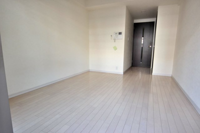 【居間・リビング】 | サムティ梅田インターコア | ゆったり過ごせる居間です