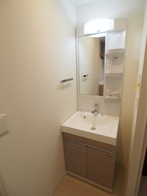 【洗面所】 | Live Casa本町 | 明るい洗面所です