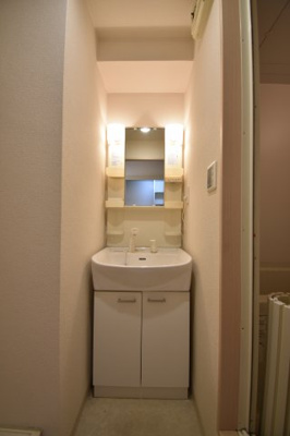 【独立洗面台】 | b.shade | 独立洗面化粧台が付いています