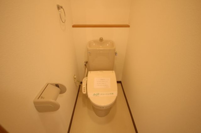 【トイレ】 | ラトゥール | 落ち着いた色調のトイレです