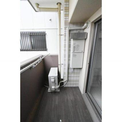 【バルコニー】 | セオリー大阪リバークロス | 暖かな日差しのふりそそぐバルコニー