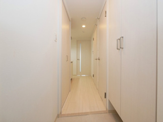 【玄関】 | セオリー大阪リバークロス | 収納もある玄関です