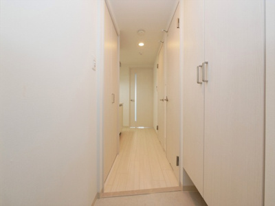 【玄関】 | セオリー大阪リバークロス | 収納もある玄関です