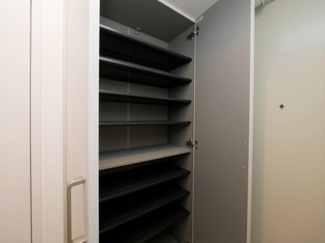 【収納】 | セオリー大阪リバークロス | たっぷりとした収納スペースです