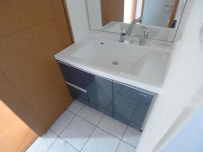 【洗面所】 | リーガル新福島 | 忙しい朝には欠かせない大きな洗面所です