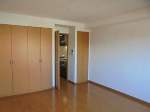 【寝室】 | リーガル弁天町Ⅱ | クローゼット付き8.5帖の洋室です！！