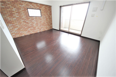 【居間・リビング】 | S-RESIDENCE淀屋橋 | こちらの居間で趣味の時間をお楽しみください