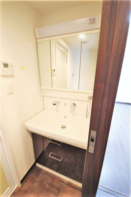 【洗面所】 | S-RESIDENCE淀屋橋 | 使いやすい洗面所です