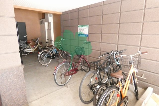 グランマコイ博多の駐車場