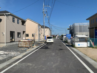 【前面道路含む現地写真】