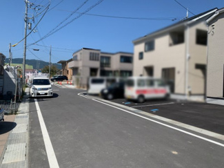 【前面道路含む現地写真】