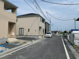 【前面道路含む現地写真】