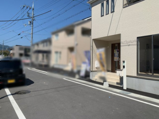 【前面道路含む現地写真】