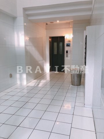 プラチナム松屋町　BRAVI不動産のエントランス|【プラチナム松屋町】毎日通るエントランスはこのようになっています