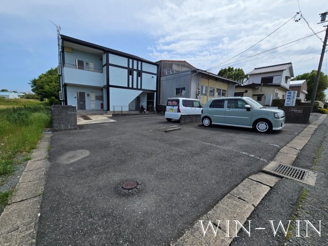 ライフイン・ジニアス美吉の駐車場