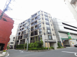 【外観】 | 総戸数３９戸、２０１３年４月築、管理人は日勤勤務につき管理体制良好です♪