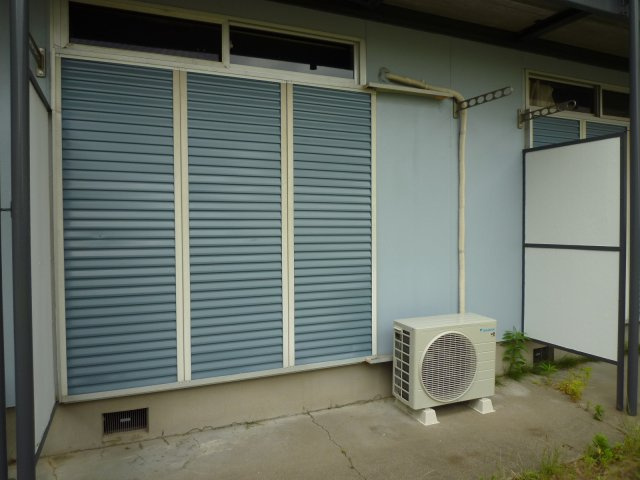 【バルコニー】 | ロワール | 安心の雨戸付き