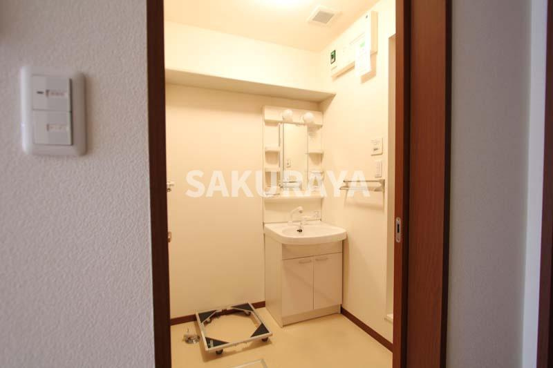 ヴィラ・ロージェの洗面所|現況と異なる場合がございます。