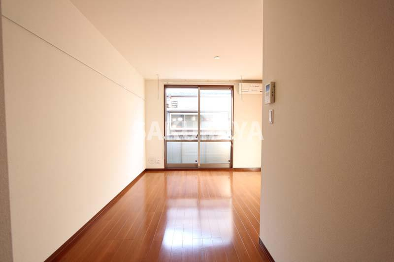 ヴィラ・ロージェの洋室|現況と異なる場合がございます。