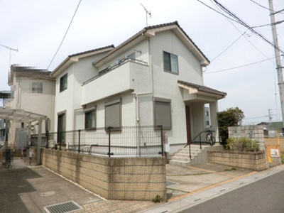 【外観】 | 鴻巣市滝馬室《中古戸建住宅》 | 「鴻巣駅」徒歩8分の好立地、陽当り良好です。