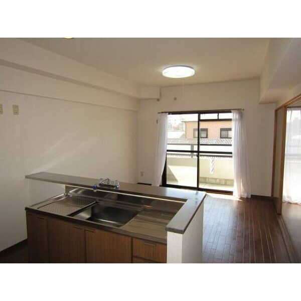 エステル和泉のキッチン|コンパクトなキッチンで掃除もラクラク