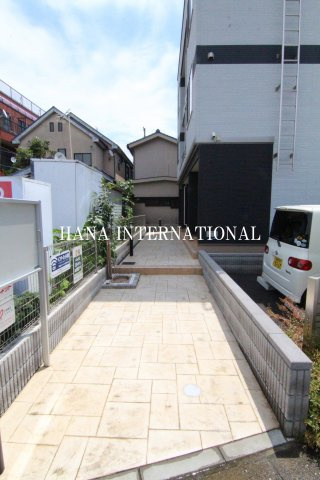 シャ・グリーJの駐車場