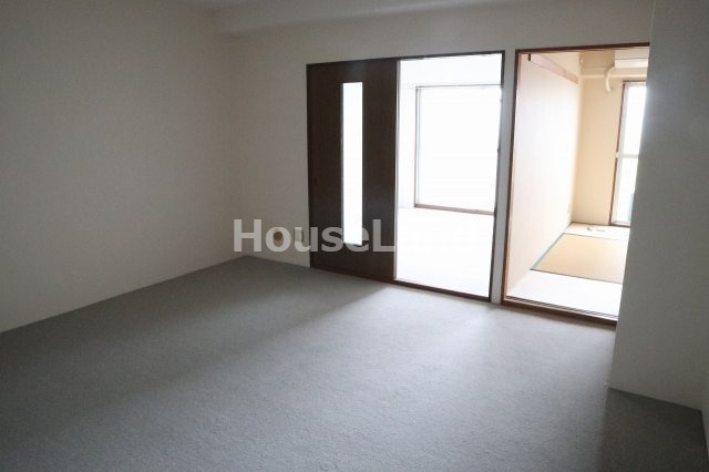 グランドハイツ野崎の居間・リビング