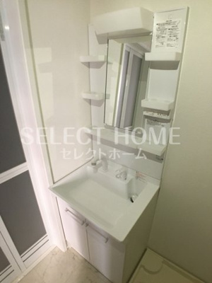 【独立洗面台】 | ＥＳＰＥＲＡＮＺＡ羽根西 | 独立洗面台、小物を置くことができて便利です