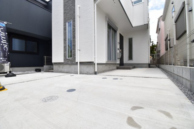 【駐車場】 | 小金井市梶野町第2期　1号棟 | 車好きのパパにはうれしい広さのヵースペース、休日には自慢の愛車を思う存分メンテナンス。