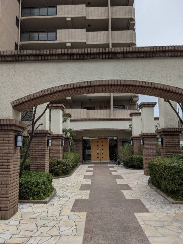 藤和関目ホームズのエントランス|エントランスです。
アーチが素敵ですね♪オートロック付マンションで安心ですね♪