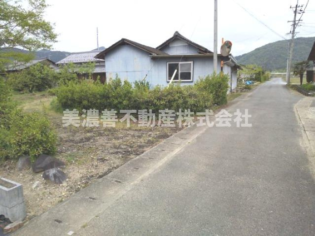 ５６８０３　岐阜市則松土地の前面道路含む現地写真