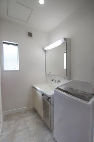 【独立洗面台】 | ※CGで家具小物等を消したイメージです。