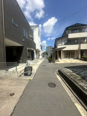 【前面道路含む現地写真】