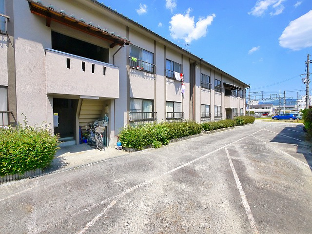 メゾン上杉の駐車場|駐車場完備です