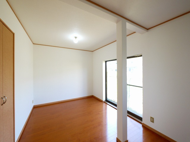 メゾン上杉の洋室|広々とした洋室です