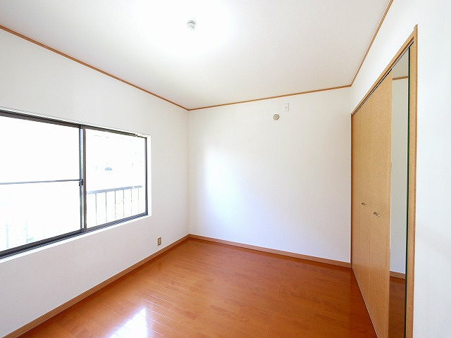 メゾン上杉の洋室|きれいな洋室です