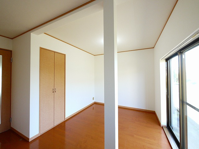 メゾン上杉の洋室|個人の部屋や寝室として使える洋室です