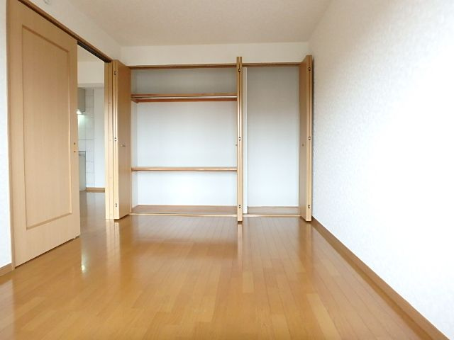 【洋室】 | プレイスコート住吉 | 南側洋室収納