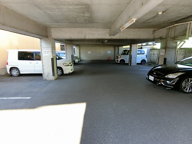 グランドールWの駐車場