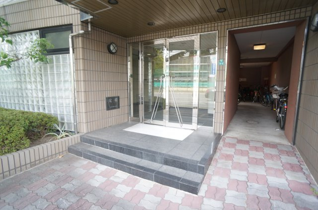 グランヴェルデ鴻池のエントランス