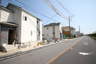 【前面道路含む現地写真】