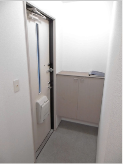 ガーデニアⅡの玄関|明るい玄関です