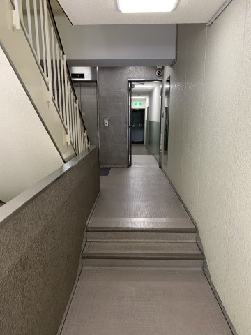 セイキ第１ビルのエントランス