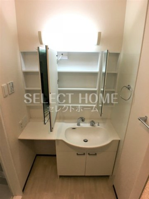 【独立洗面台】 | グランブルーⅡ | 同型タイプ朝の支度にも助かる、独立の洗髪洗面化粧台